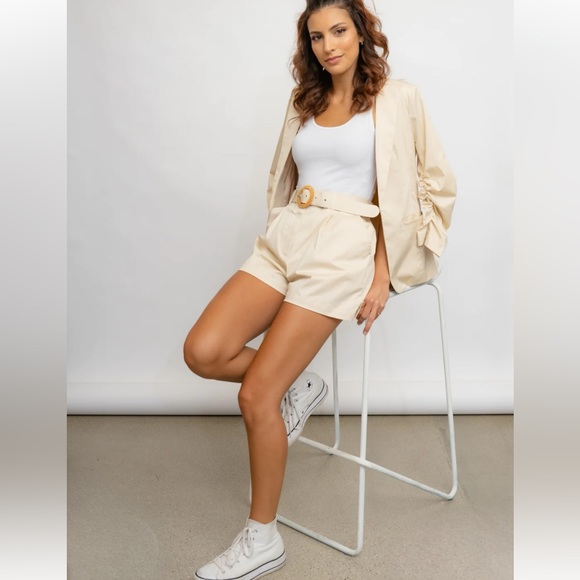 BUCKLED BELTED SHORTS WITH POCKETS - Picture 6 of 11